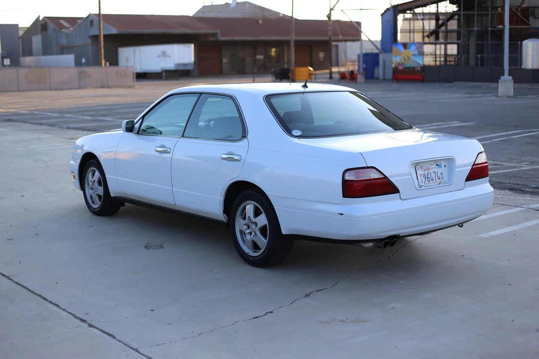 1995 Nissan Gloria 9th Gen - Image 17 of 31