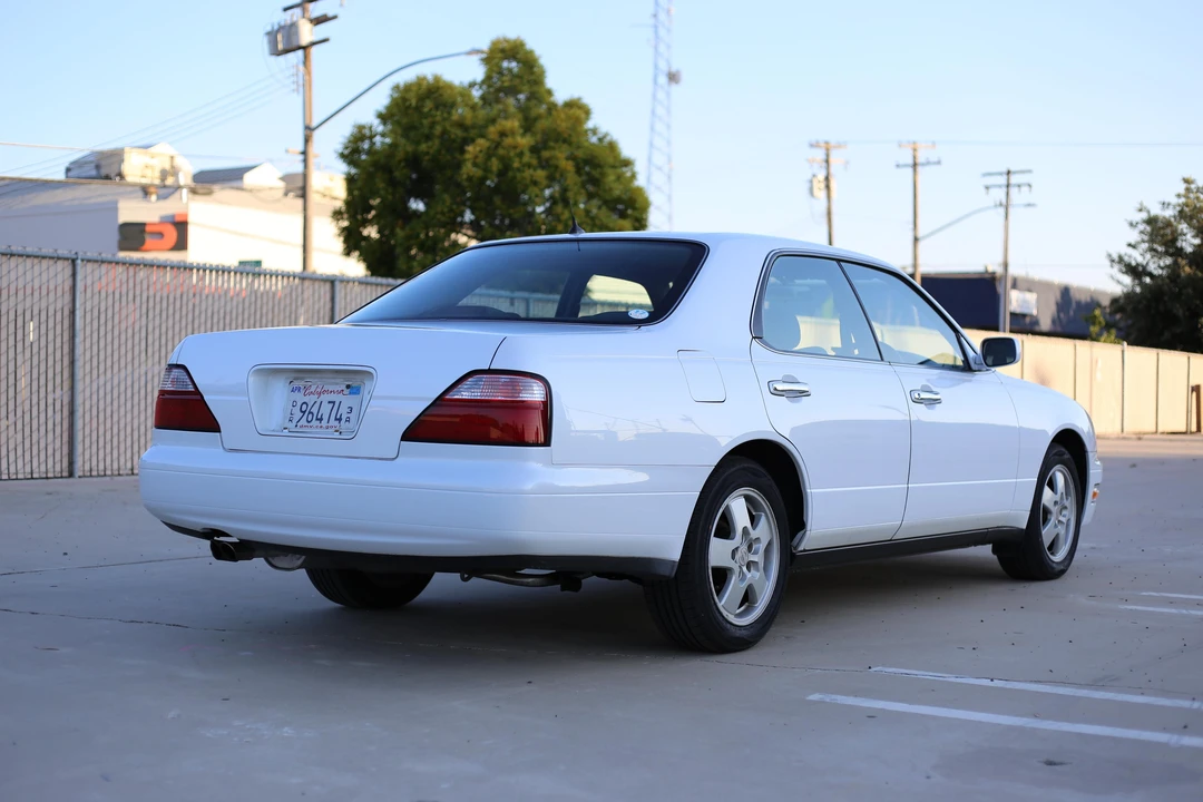 1995 Nissan Gloria 9th Gen - Image 28 of 31