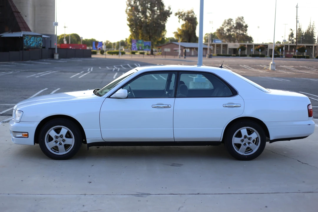 1995 Nissan Gloria 9th Gen - Image 16 of 31