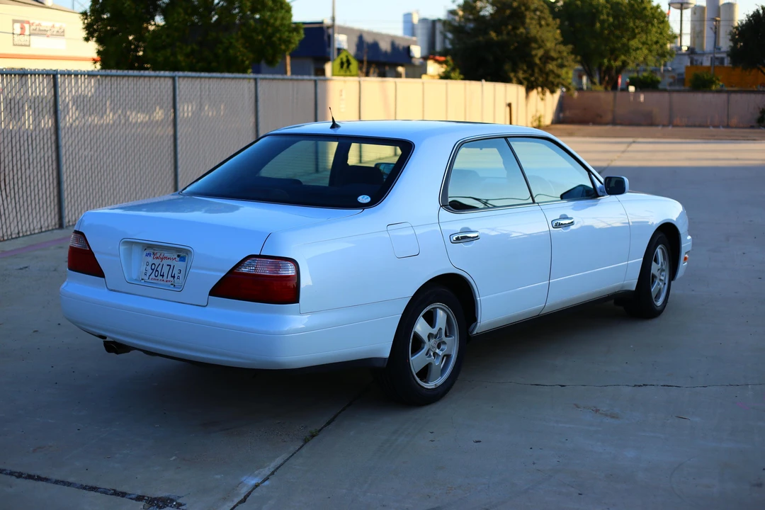 1995 Nissan Gloria 9th Gen - Image 29 of 31