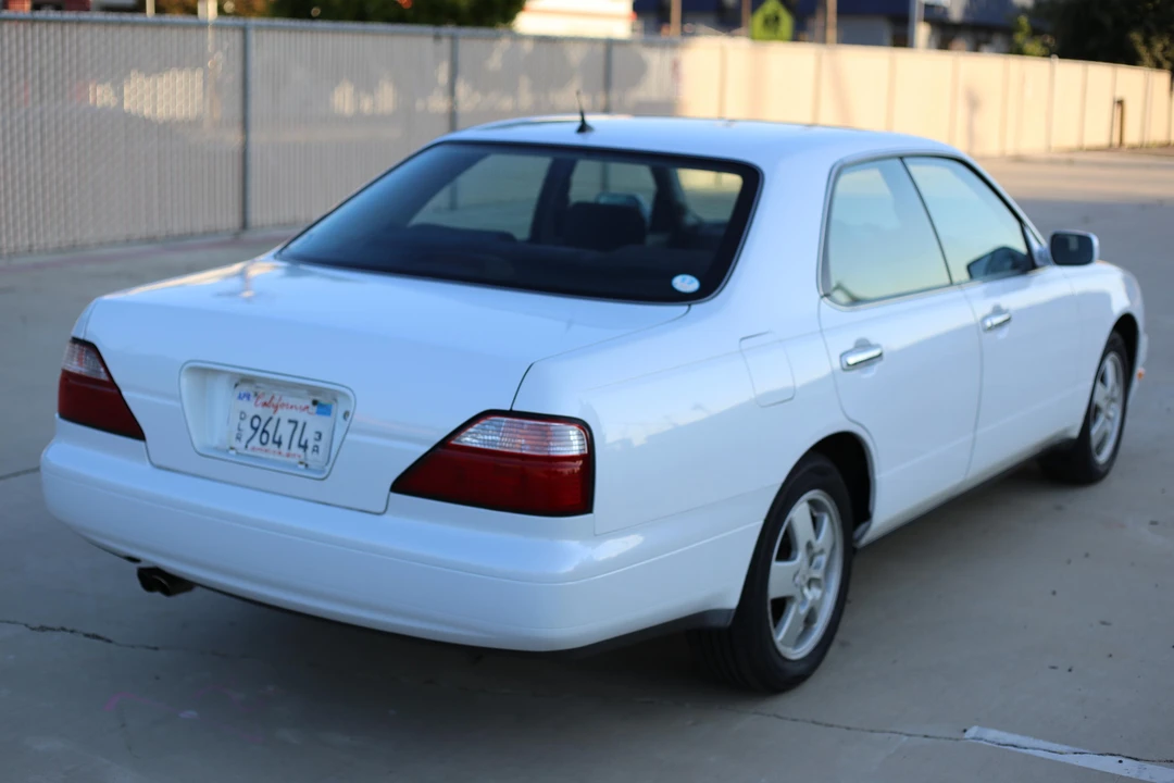 1995 Nissan Gloria 9th Gen - Image 26 of 31