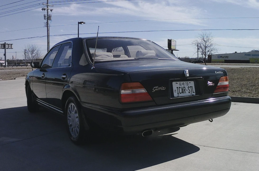 1995 Nissan Gloria 9th Gen - Image 2 of 2