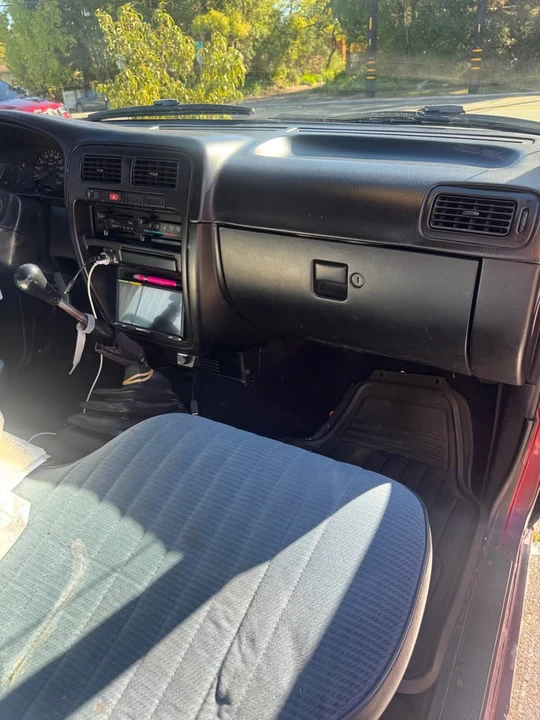 1995 Nissan Frontier - Image 6 of 8