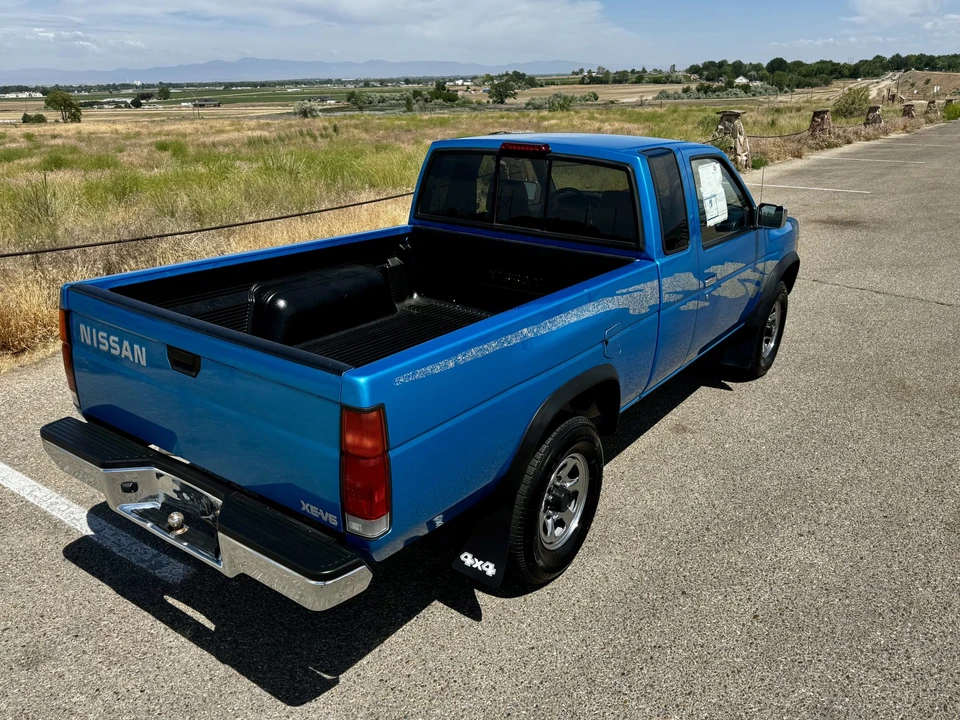 1995 Nissan Frontier - Image 13 of 31