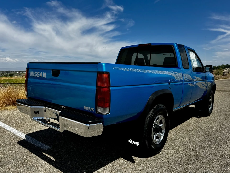 1995 Nissan Frontier - Image 11 of 31