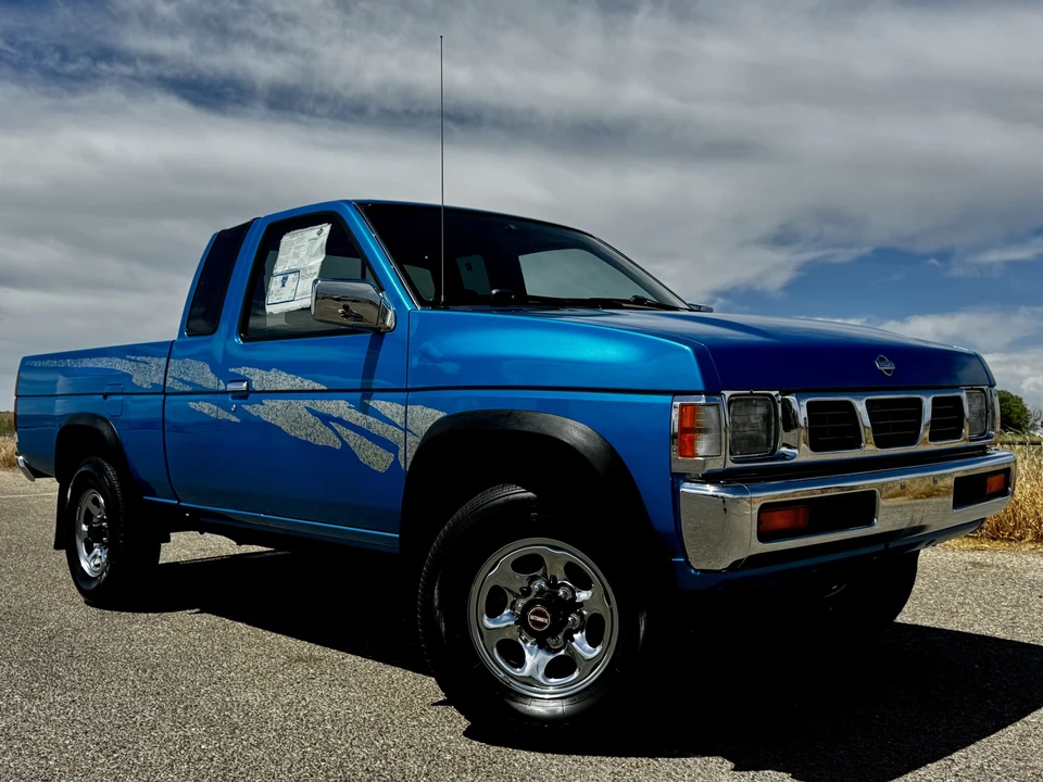 1995 Nissan Frontier - Image 16 of 31