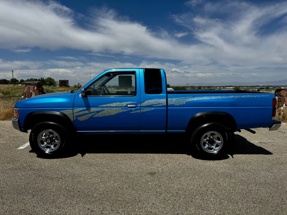 1995 Nissan Frontier - Image 6 of 31