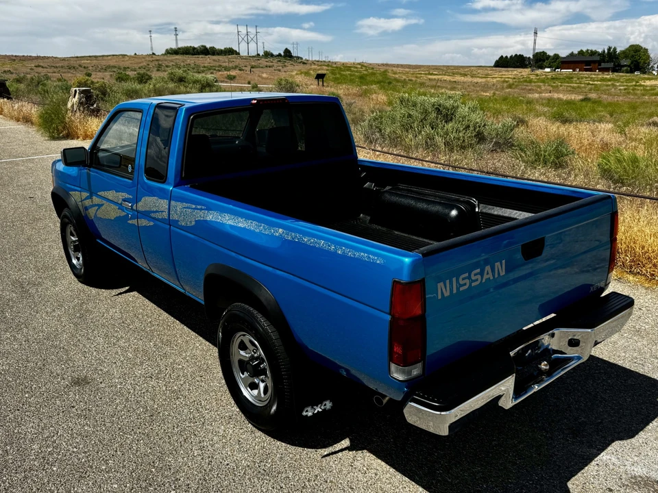 1995 Nissan Frontier - Image 7 of 31