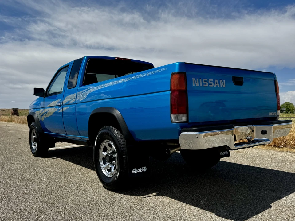 1995 Nissan Frontier - Image 8 of 31