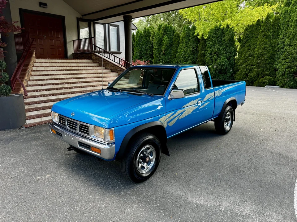 1995 Nissan Frontier - Image 2 of 31