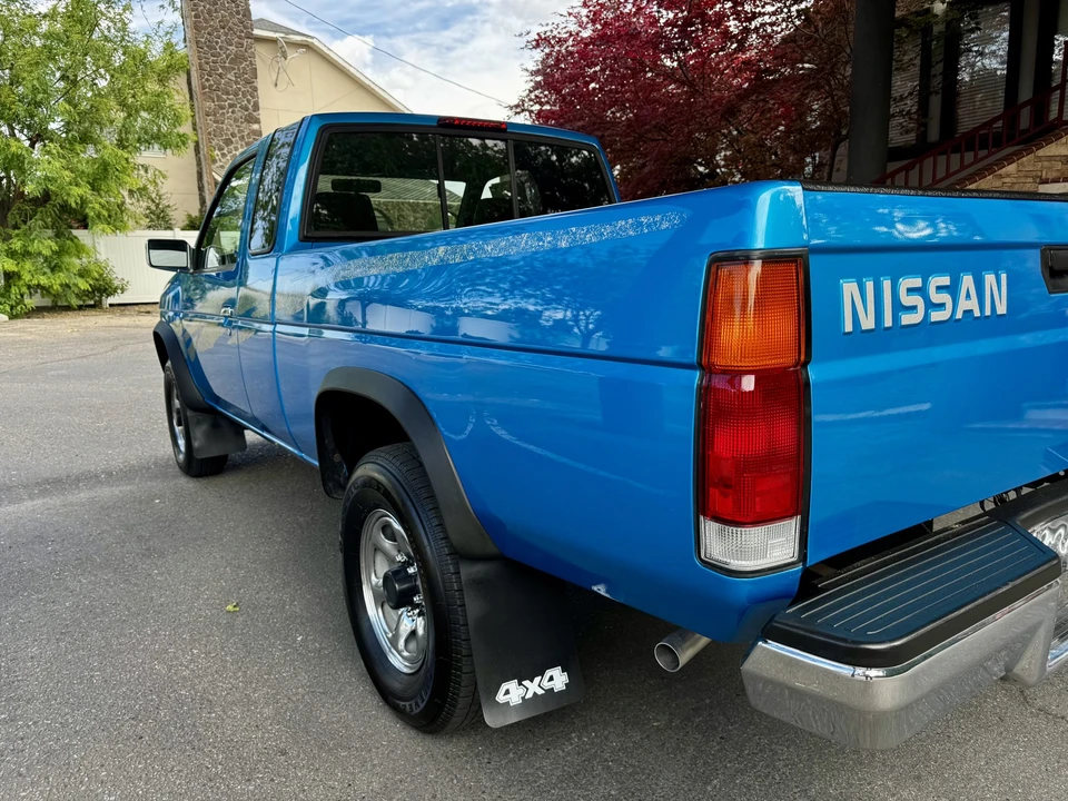 1995 Nissan Frontier - Image 21 of 31