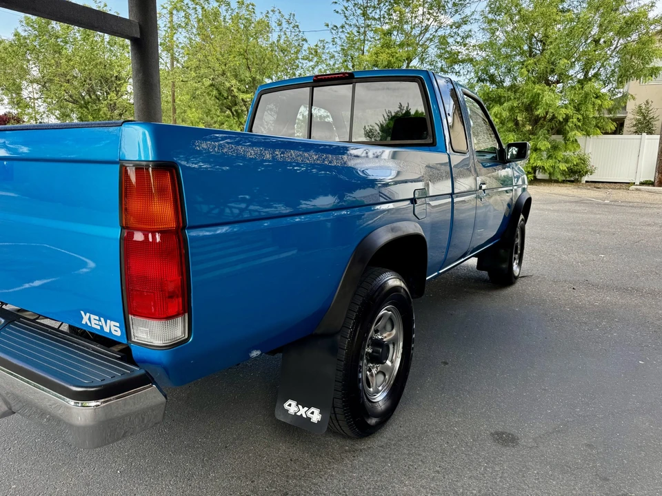 1995 Nissan Frontier - Image 22 of 31