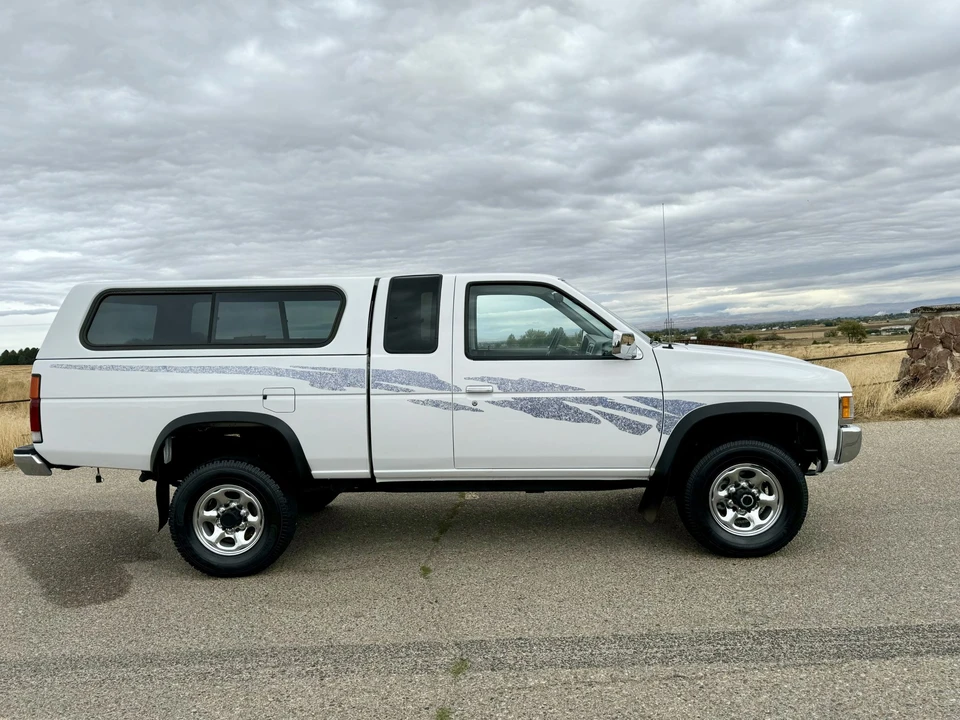 1995 Nissan Frontier - Image 9 of 31