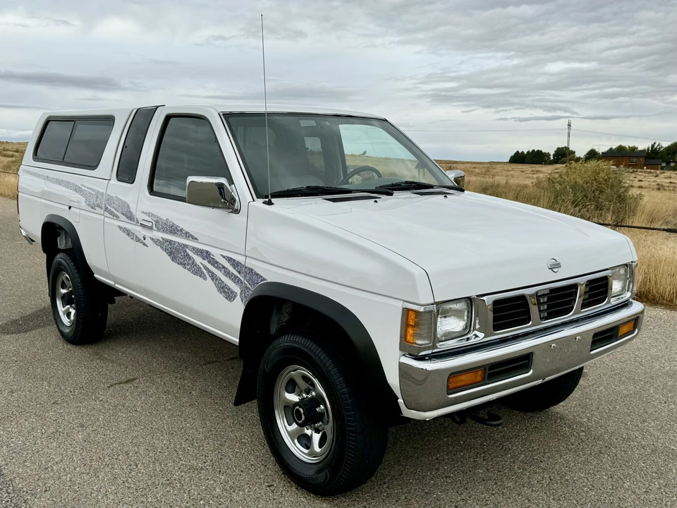 1995 Nissan Frontier - Image 3 of 31