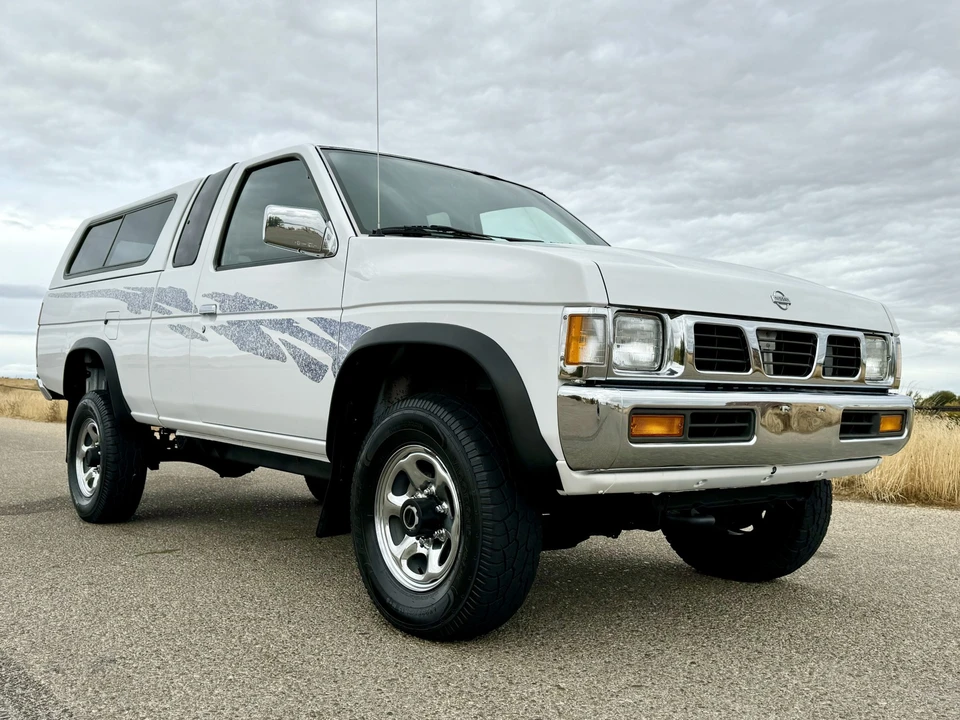 1995 Nissan Frontier - Image 6 of 31