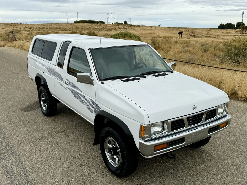 1995 Nissan Frontier - Image 2 of 31
