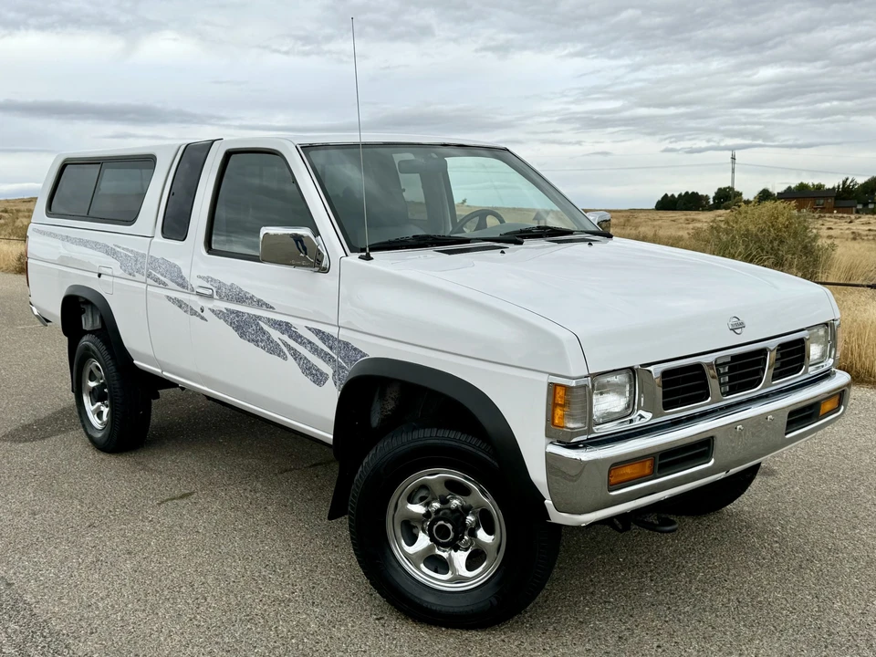 1995 Nissan Frontier - Image 4 of 31