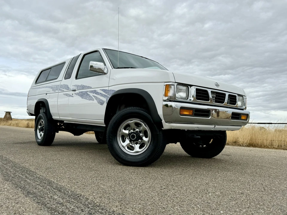 1995 Nissan Frontier - Image 5 of 31