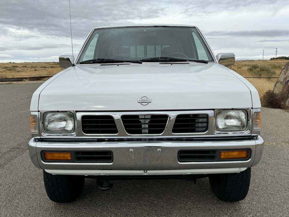1995 Nissan Frontier - Image 24 of 31