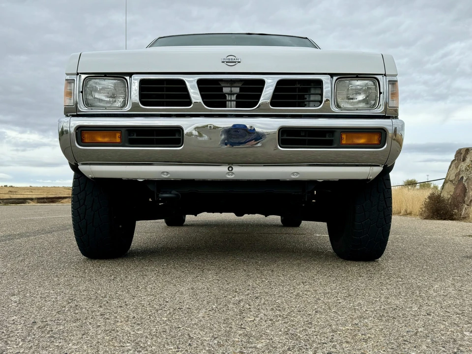 1995 Nissan Frontier - Image 25 of 31