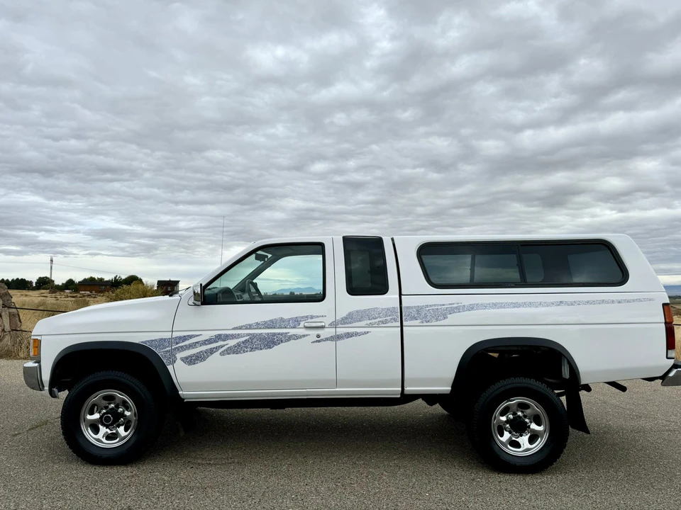 1995 Nissan Frontier - Image 17 of 31