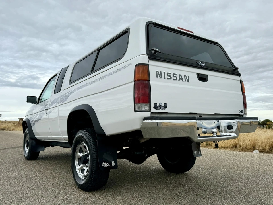 1995 Nissan Frontier - Image 14 of 31