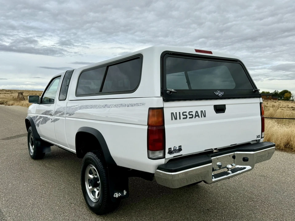 1995 Nissan Frontier - Image 15 of 31