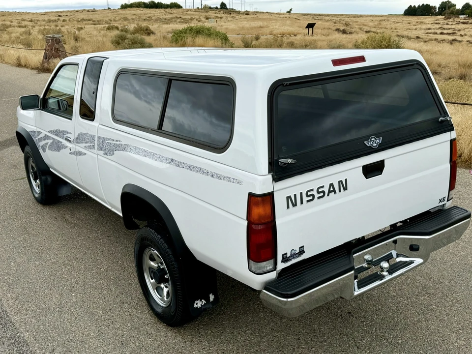 1995 Nissan Frontier - Image 16 of 31