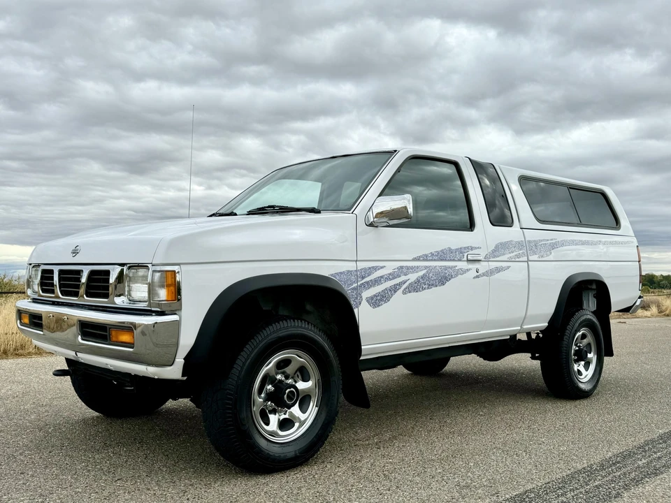 1995 Nissan Frontier - Image 18 of 31