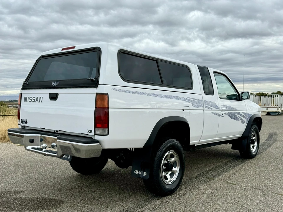 1995 Nissan Frontier - Image 11 of 31