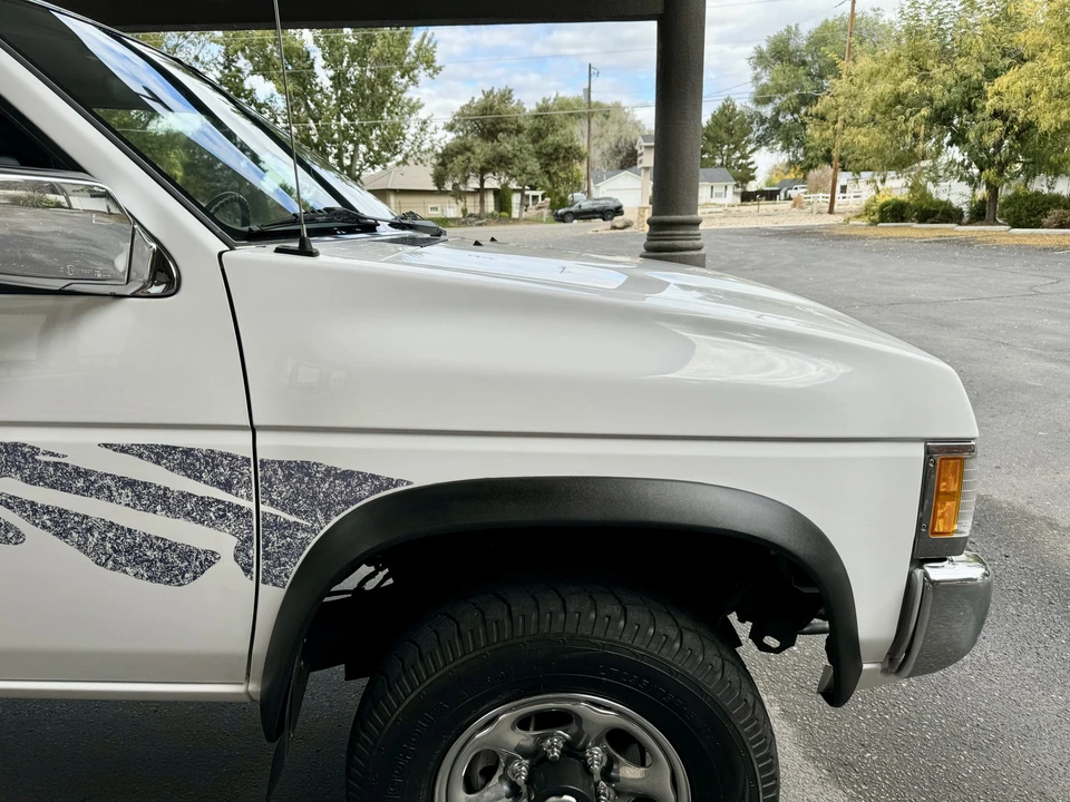 1995 Nissan Frontier - Image 27 of 31