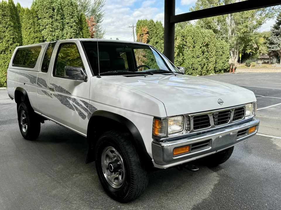 1995 Nissan Frontier - Image 7 of 31