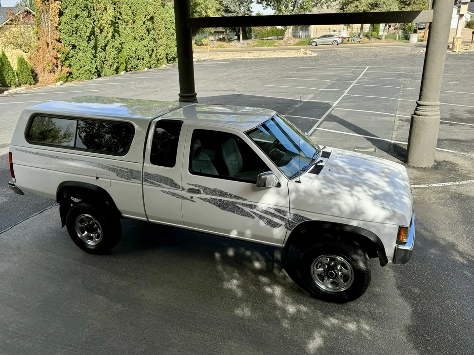 1995 Nissan Frontier - Image 8 of 31