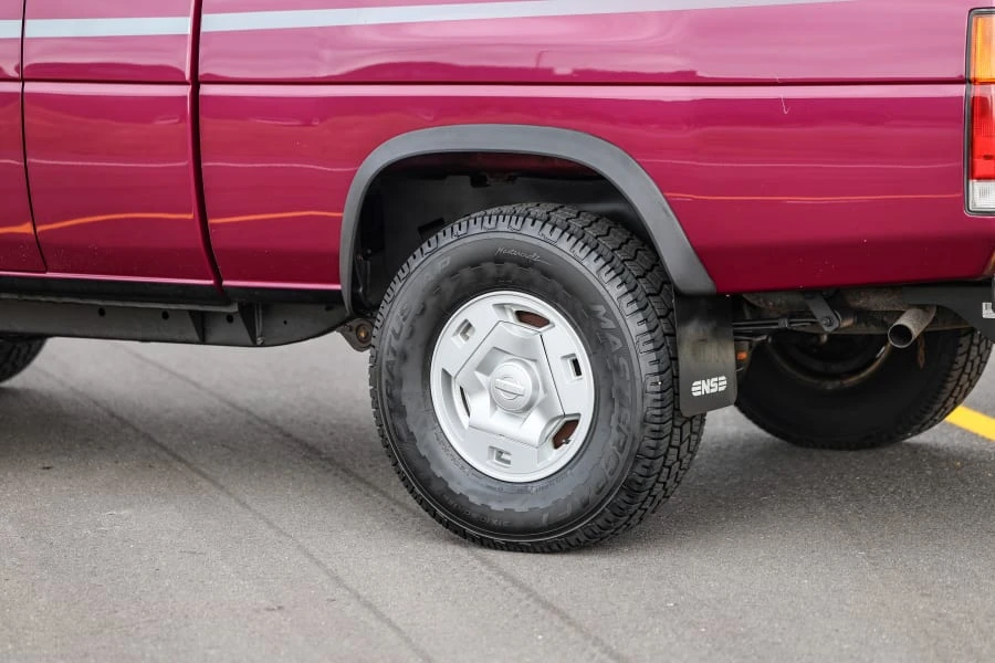 1995 Nissan Frontier - Image 12 of 31