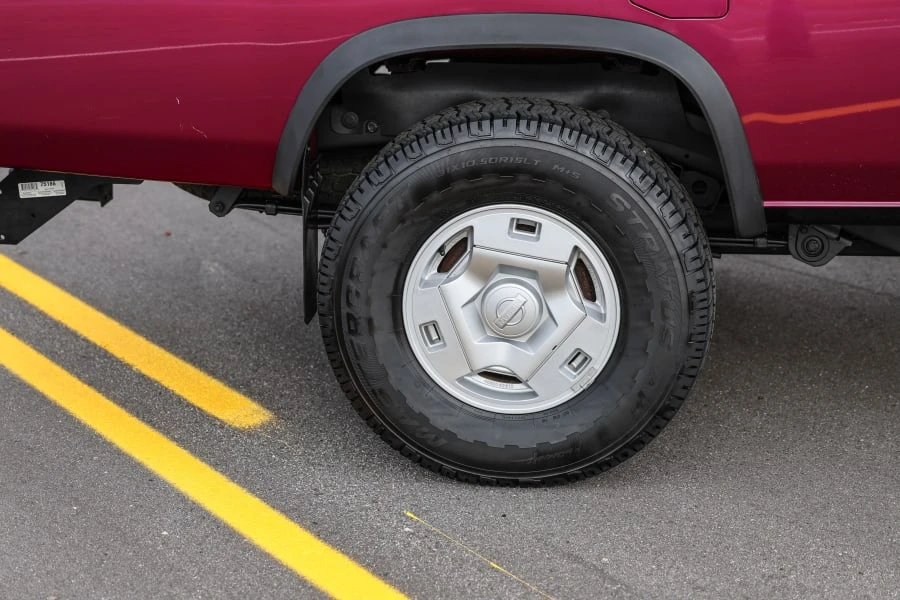 1995 Nissan Frontier - Image 16 of 31
