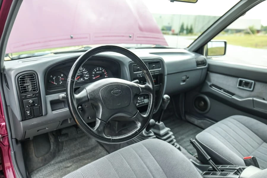 1995 Nissan Frontier - Image 28 of 31