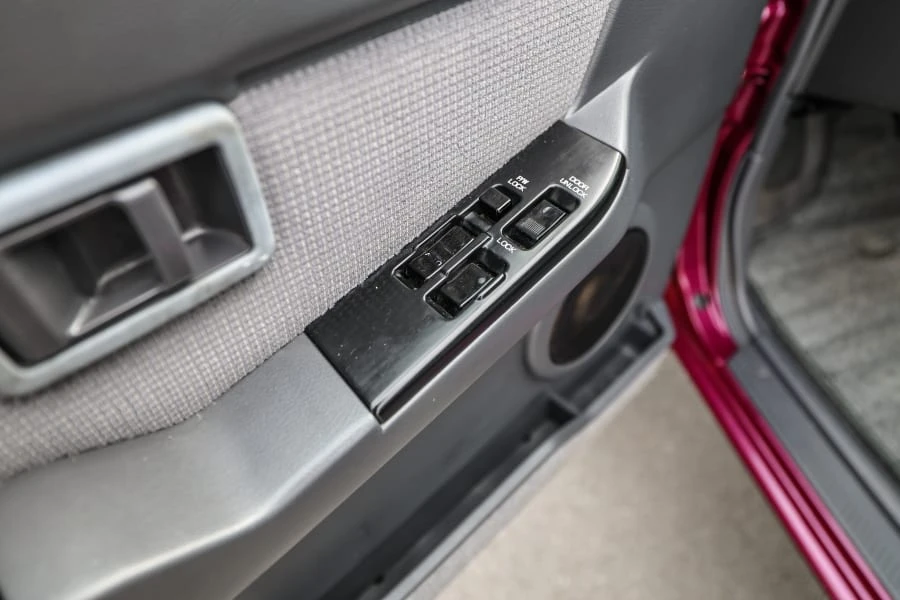 1995 Nissan Frontier - Image 26 of 31