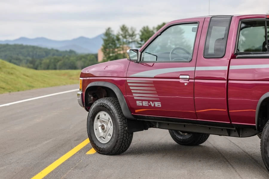 1995 Nissan Frontier - Image 15 of 31