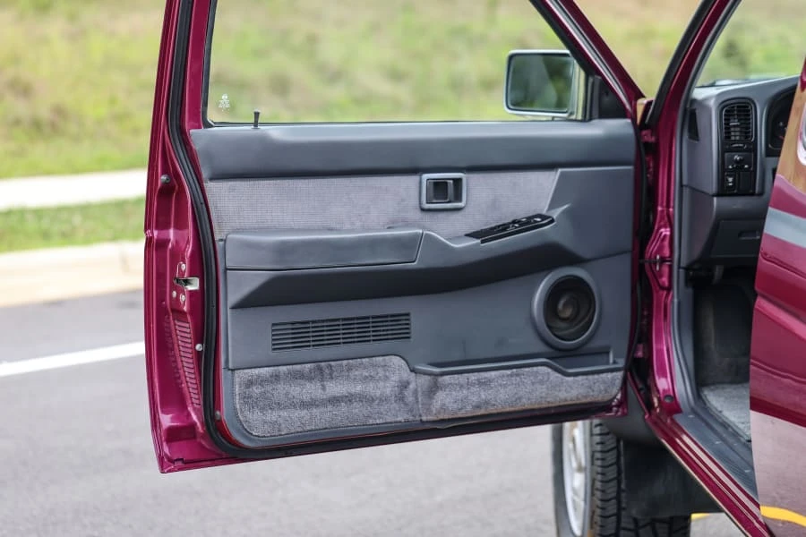 1995 Nissan Frontier - Image 24 of 31