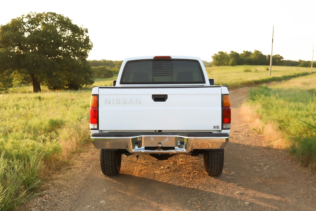 1995 Nissan Frontier - Image 16 of 31