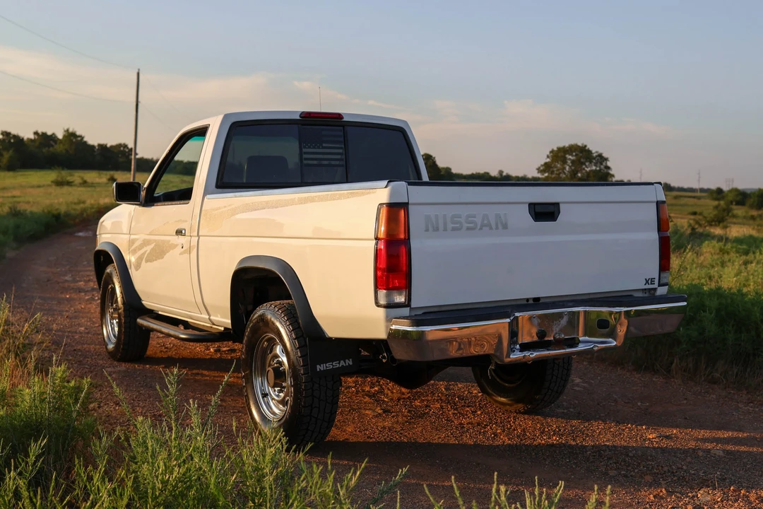 1995 Nissan Frontier - Image 14 of 31