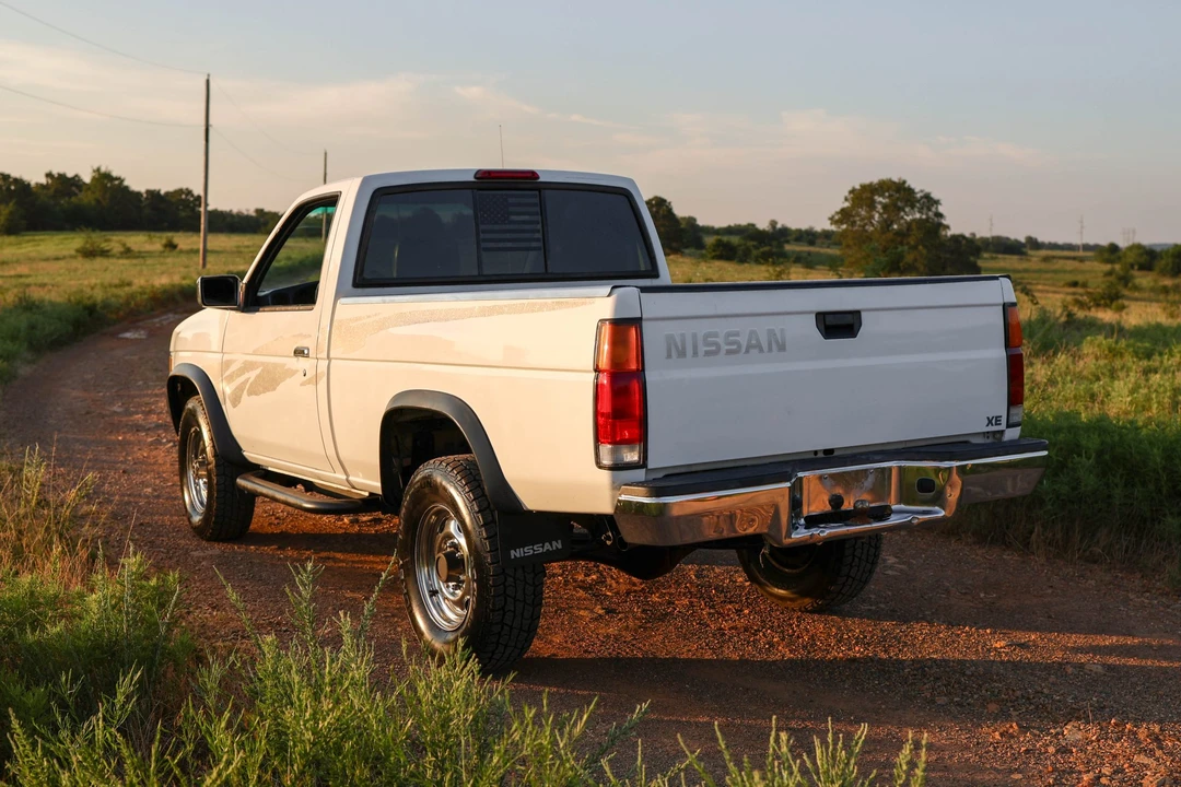 1995 Nissan Frontier - Image 13 of 31