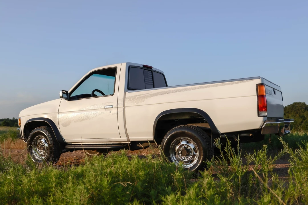 1995 Nissan Frontier - Image 11 of 31