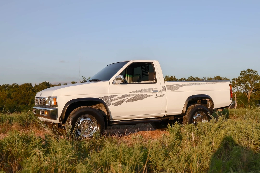 1995 Nissan Frontier - Image 5 of 31
