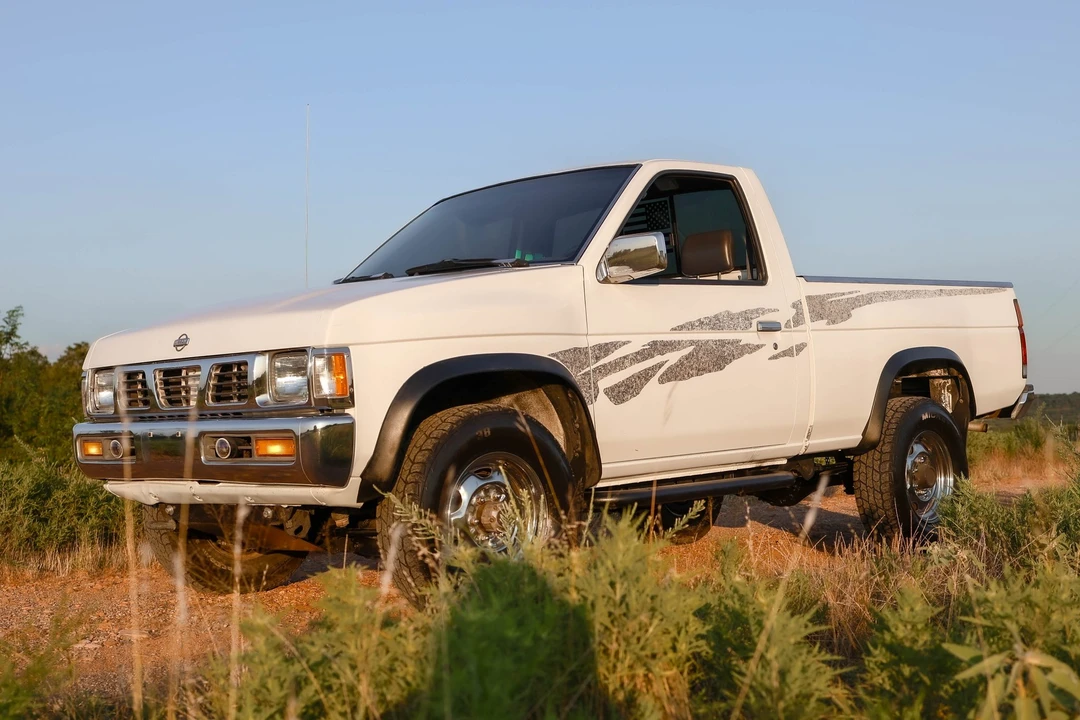 1995 Nissan Frontier - Image 4 of 31