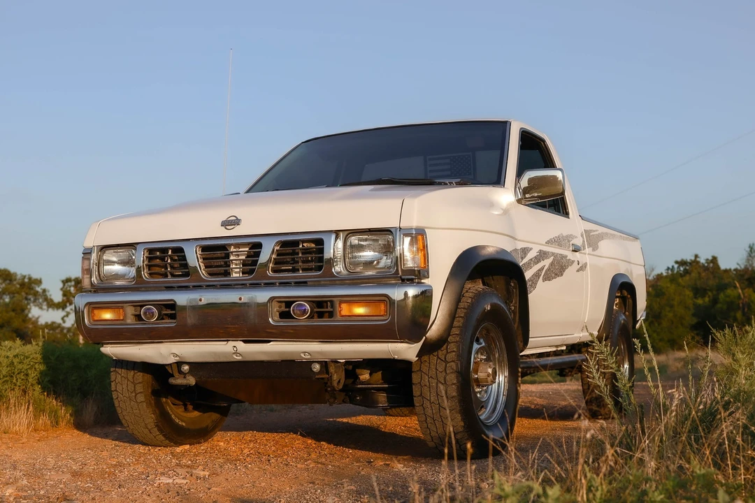 1995 Nissan Frontier - Image 2 of 31