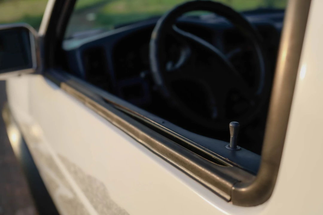 1995 Nissan Frontier - Image 24 of 31