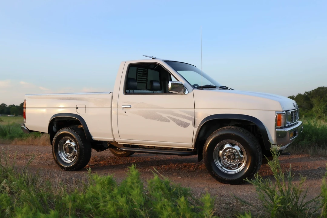 1995 Nissan Frontier - Image 19 of 31