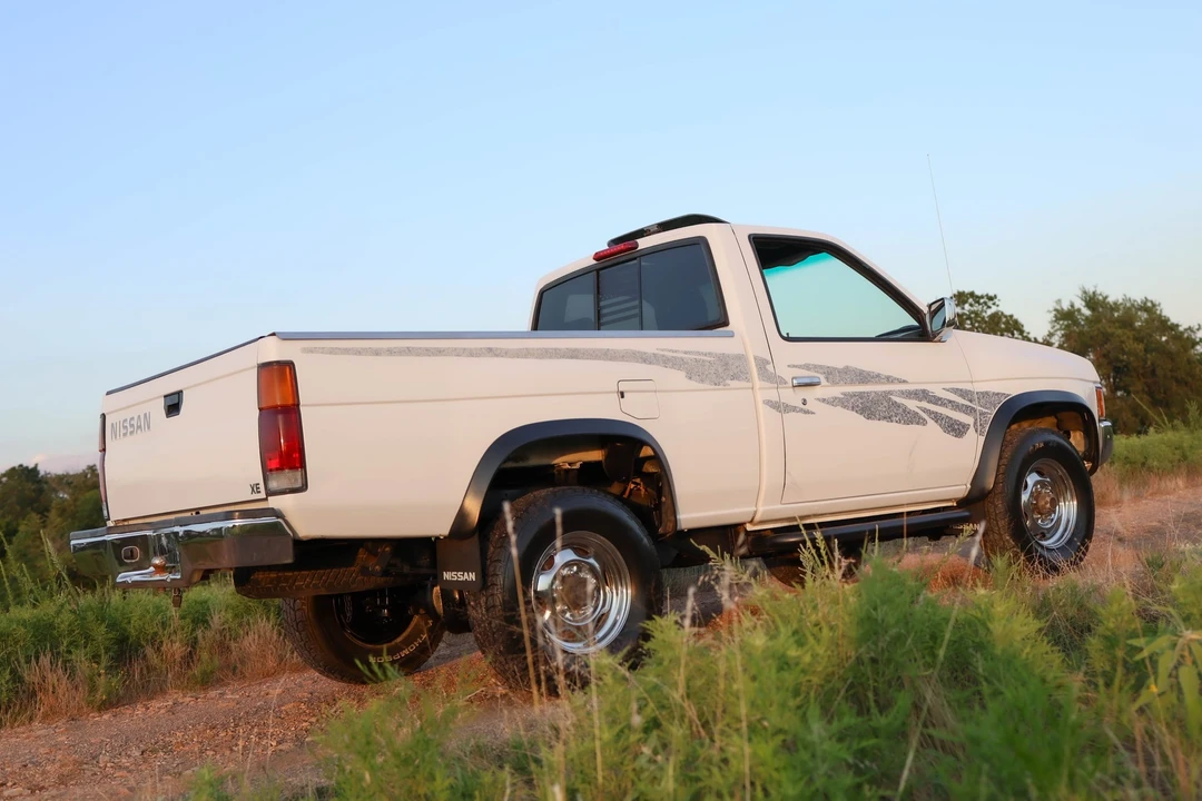 1995 Nissan Frontier - Image 17 of 31