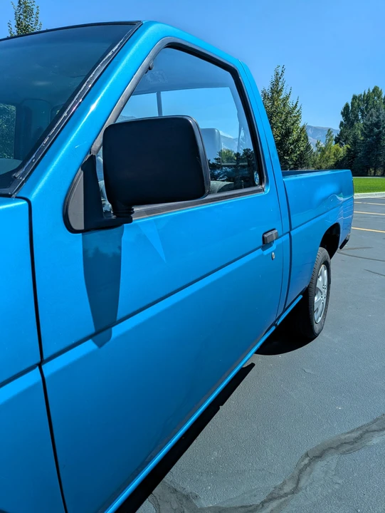 1995 Nissan Frontier - Image 27 of 31